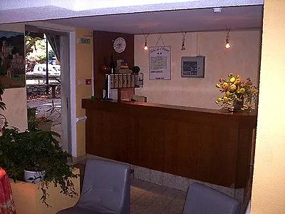 Hotel Logis De L'etang Cucuron