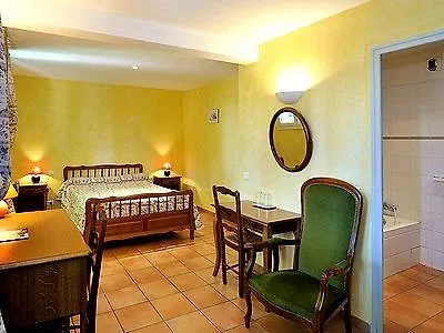 Logis De L'etang Hotel Cucuron