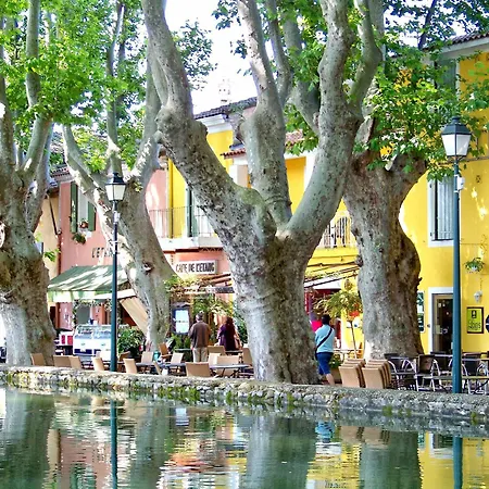 Logis De L'etang Hotel Cucuron
